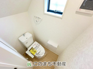 【トイレ】 | CRADLE GARDEN小山市城北　第11　 | 清潔感のあるシャワートイレ☆窓が有り換気もラクラク行えます☆
