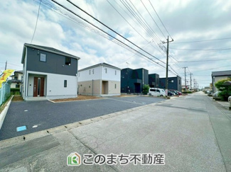 【前面道路含む現地写真】 | CRADLE GARDEN小山市城北　第11　 | 6ｍ幅の前面道路でお車の出し入れもスムーズに行えます☆