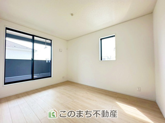 【洋室】 | CRADLE GARDEN小山市城北　第11　 | 2面採光の明るい室内☆
