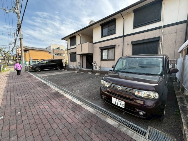 トリヴァンベール松川の駐車場