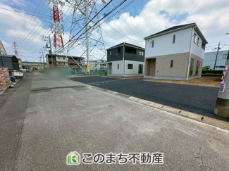 【前面道路含む現地写真】 | CRADLE GARDEN小山市城北　第11　 | 6ｍ幅の前面道路でお車の出し入れもスムーズに行えます☆