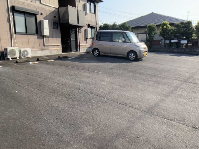 ラ・ブランタン２１の駐車場