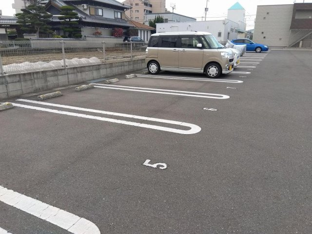クレイノ茂木の駐車場