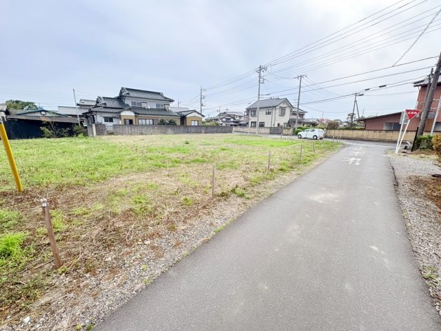 川越市豊田本2丁目　建築条件なし売地　JR川越線『西川越駅』徒歩18分　【大東東小学区】の前面道路含む現地写真