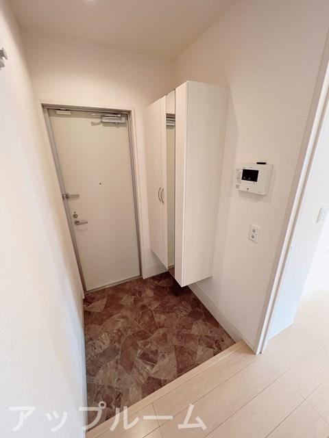 春日井市下条町３丁目のアパートの玄関