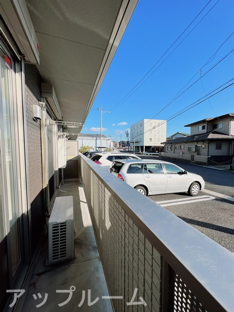 春日井市下条町３丁目のアパートのバルコニー