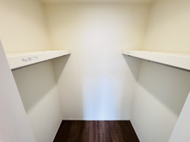 松戸市新松戸６丁目新築戸建【新松戸南小学校：4分】の収納|8.5帖寝室・ウォークインクローゼット