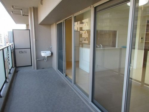 熊本市中央区新町１丁目の賃貸マンションのバルコニー