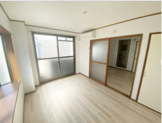 東海市横須賀町扇島の一棟マンションの洋室