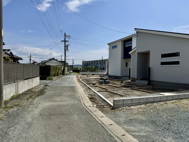白鳥町 全3棟 2号棟の前面道路含む現地写真|全面道路