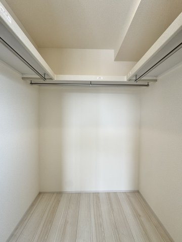 白鳥町 全3棟 2号棟の収納|主寝室の収納はたっぷり荷物がしまえます。