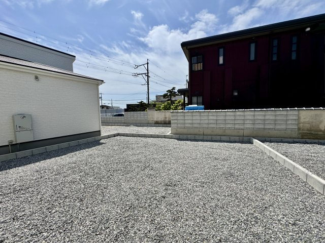 白鳥町 全3棟 2号棟の庭|南側に広いお庭があり、広々使えます。
