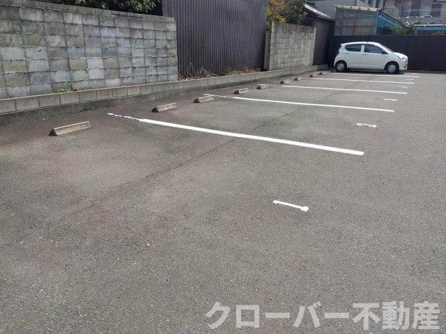 レオパレスラパンの駐車場