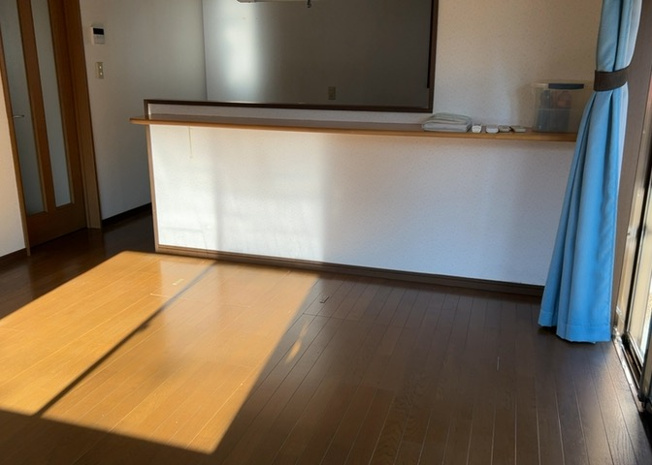 【ダイニング】 | ダイニングにはダイニングテーブルセットなどを置くことが多く、間取りにおいて「D」と略記されますが、食事を作るときの作業場として使用したり、朝食を食べたりするときだけに使われるケースも少なくありません。
