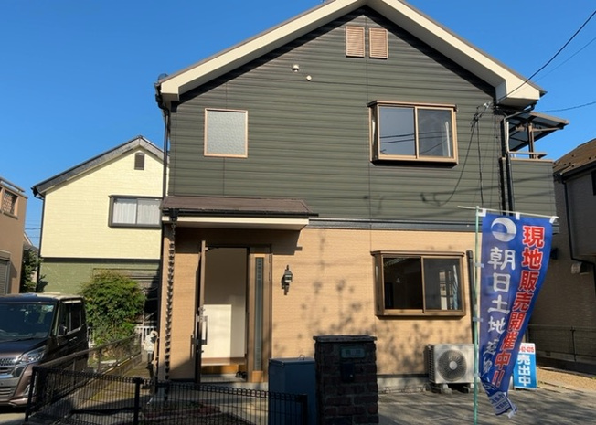【構造・工法・仕様】 | 木造住宅とは土台、壁、柱など建築物の強度を支える構造体の材に木が使用されている構造を指します。構造体は建物の自重を支えるだけではなく風圧や水圧、積裁荷重などあらゆる衝撃に耐えるための基礎です。