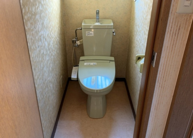【トイレ】 | トイレは大きさや形、機能、抗菌性などが異なる多種多彩なタイプが各メーカーから出ています。それぞれに良さがあるため、事前にどういったタイプのトイレがいいのかをご家庭内で決めて、内見に行くといいでしょう。