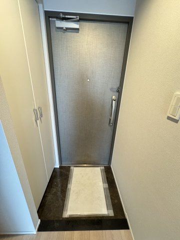 ライジングプレイス浅草弐番館　13Fの玄関