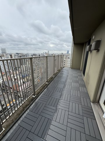 ライジングプレイス浅草弐番館　13Fのバルコニー