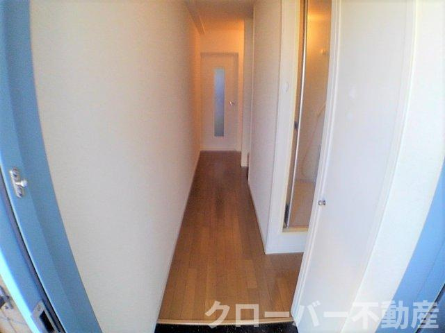 レオパレス新名の玄関