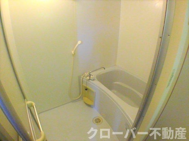 レオパレス新名の浴室