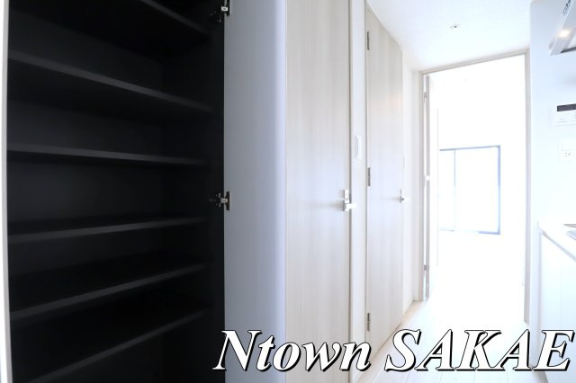 【玄関】 | S-RESIDENCE上前津駅前 | 収納もある玄関です