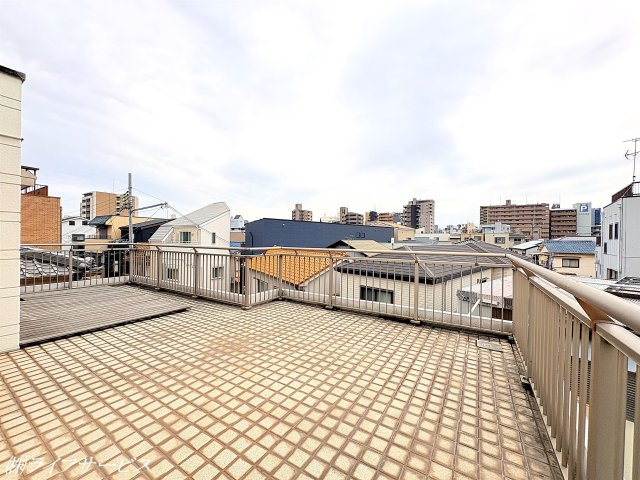 【バルコニー】 | 淀川区塚本４丁目中古戸建 | ３階ベランダ／広々としており、ガーデニングや趣味の時間にピッタリ♪