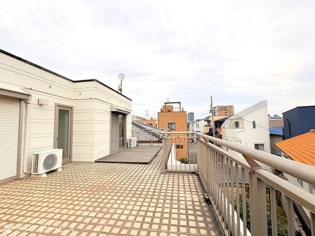 【バルコニー】 | 淀川区塚本４丁目中古戸建 | ３階ベランダ／広々としており、ガーデニングや趣味の時間にピッタリ♪