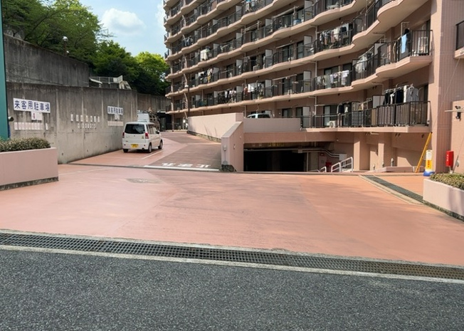 【構造・工法・仕様】 | アメニティヒル本厚木 | ＲＣ造、Reinforced Concreteは直訳すると補強されたコンクリートです。主に柱や梁・床・壁が鉄筋とコンクリートで構成おり、鉄筋を組んだ型枠にコンクリートを流し込んで固めたものを指します。