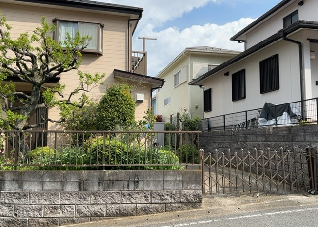 【展望】 | アメニティヒル本厚木 | 景色重視でお家選ぶをするとスーパーが遠い！学校が遠い！など生活をするうえで利便性で困ることもあります。まず一度現地を見学する際に、周辺の施設などがあるかを確認し、暮らし始めた後のことを想像しましょう。