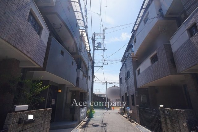 【前面道路含む現地写真】 | 平野区加美鞍作2丁目 | 【前面道路：幅員約4ｍ】前道は通り抜けができず、交通量少なめです♪小中学校、徒歩5分圏内♪