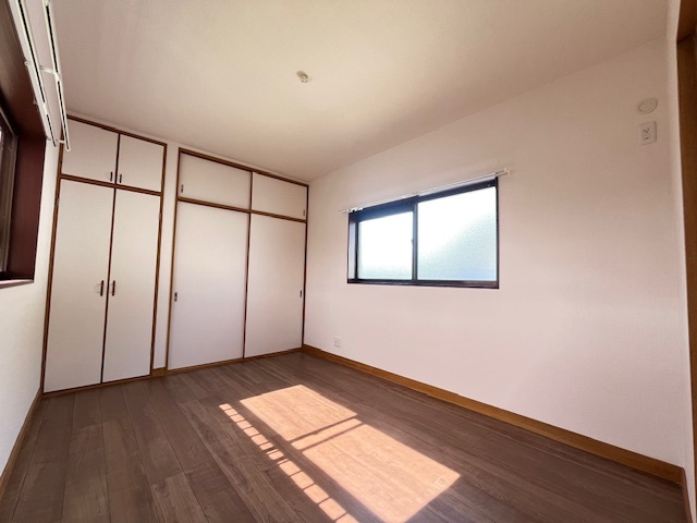 三日市町貸戸建の洋室