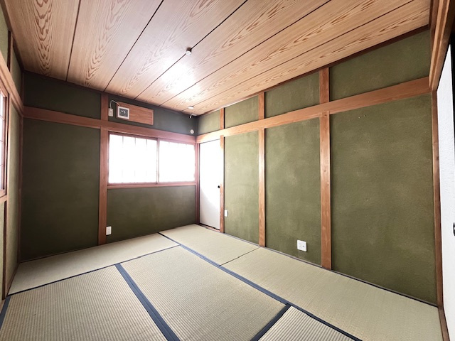 三日市町貸戸建の和室