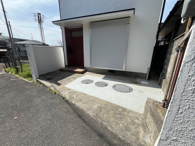 三日市町貸戸建のエントランス