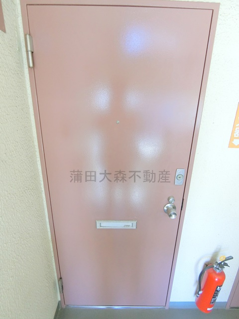 東糀谷ローヤルコーポの玄関
