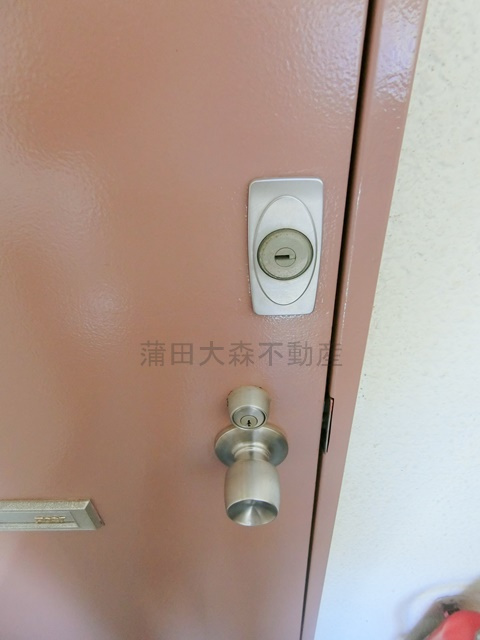 東糀谷ローヤルコーポの玄関