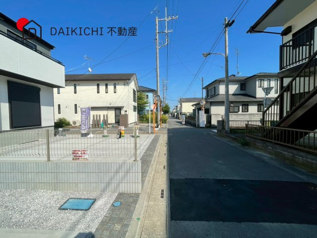 【前面道路含む現地写真】 | 鴻巣市吹上本町3期　GRAFARE DESIGN　新築戸建　全2棟　2号棟
