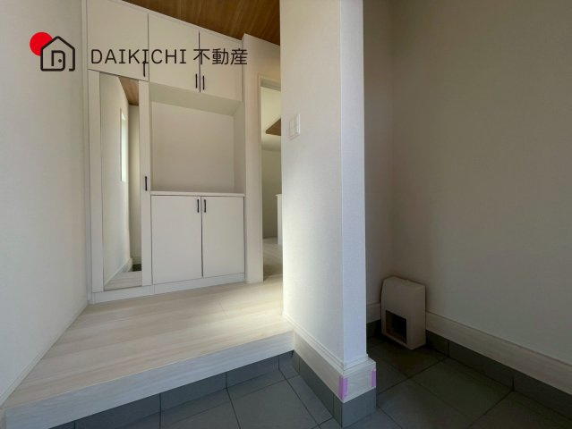 【玄関】 | 鴻巣市吹上本町3期　GRAFARE DESIGN　新築戸建　全2棟　2号棟