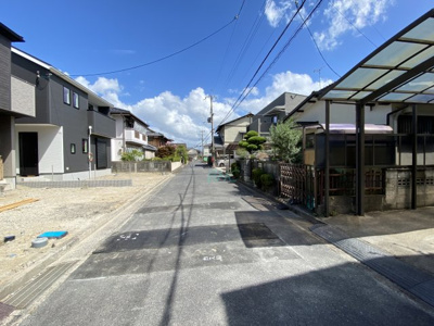 【前面道路含む現地写真】 | 草津市上笠３丁目　分譲2区画1号棟