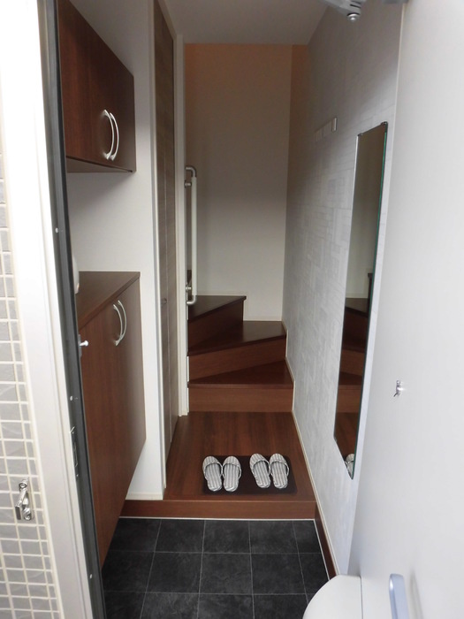 D-room十連寺　弐番館の玄関
