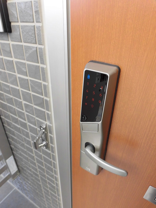 D-room十連寺　弐番館の玄関