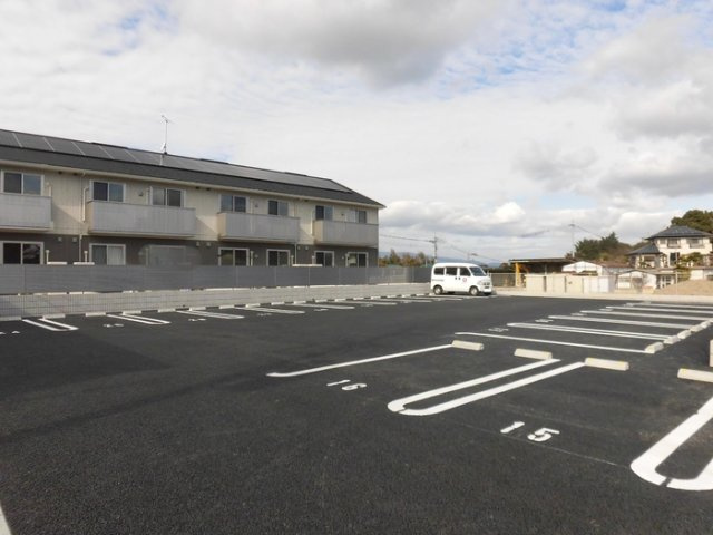 D-room十連寺　弐番館の駐車場