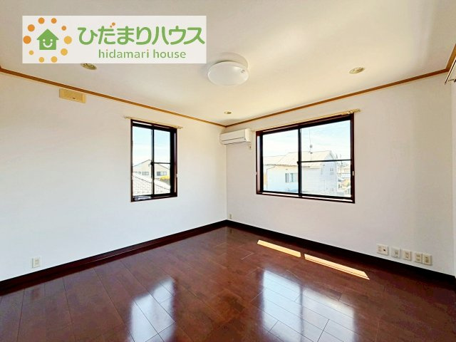 【寝室】 | 牛久市田宮2丁目　中古戸建 | 広めの主寝室は、ベッドの他にもパソコンデスクやドレッサーなども置けちゃいます(*^-^*)