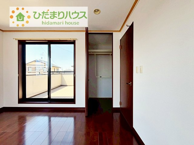 【収納】 | 牛久市田宮2丁目　中古戸建 | ハンガーパイプ付でお洋服の出し入れもラクラクです！