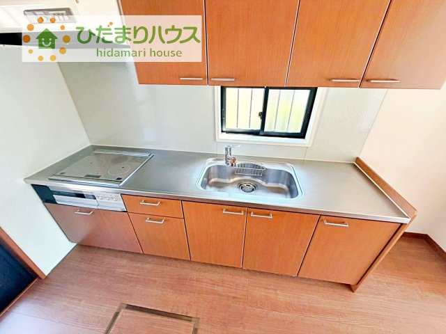 【キッチン】 | 牛久市田宮2丁目　中古戸建 | ワイドなキッチンスペースなので、2品、3品同時に作れちゃいますね( *´艸｀)