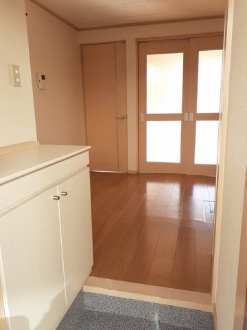 【玄関】 | ペアハイツ三鷹Ａ | シンプルで使いやすい玄関です