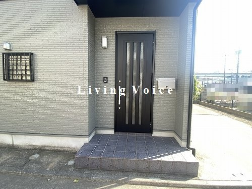 【エントランス】 | 【仲介手数料０円】茅ヶ崎市香川4丁目　中古一戸建て | 茅ヶ崎市香川4丁目　中古一戸建て