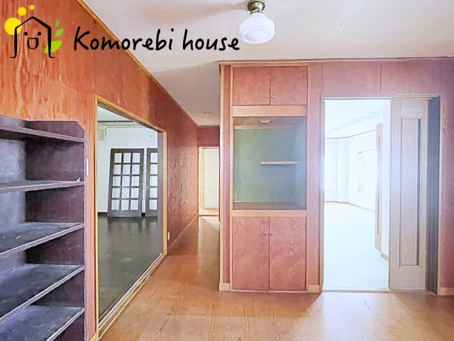 さいたま市見沼区　中古戸建の玄関|明るい玄関です