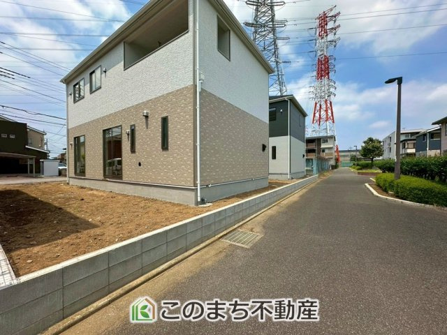 CRADLEGARDEN小山市城北第11の前面道路含む現地写真