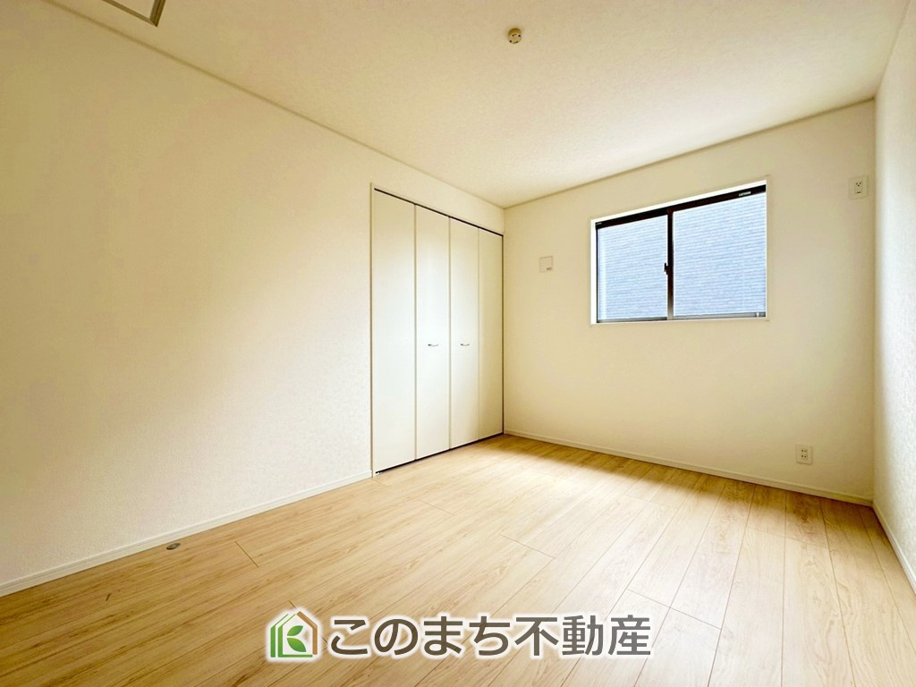 CRADLEGARDEN小山市城北第11の洋室|洋室はお手入れのしやすいフローリング仕様です。普段はフロアモップなどを使って、簡単にお掃除していただけます◎
