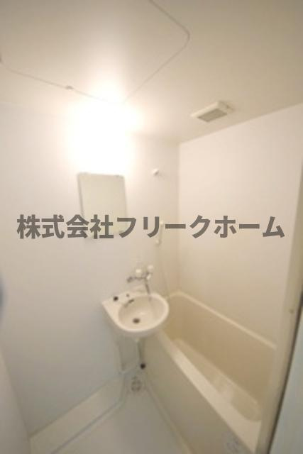小金井市本町３丁目の賃貸マンションの浴室